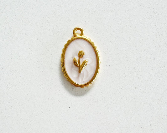 Oval Pearly Charm